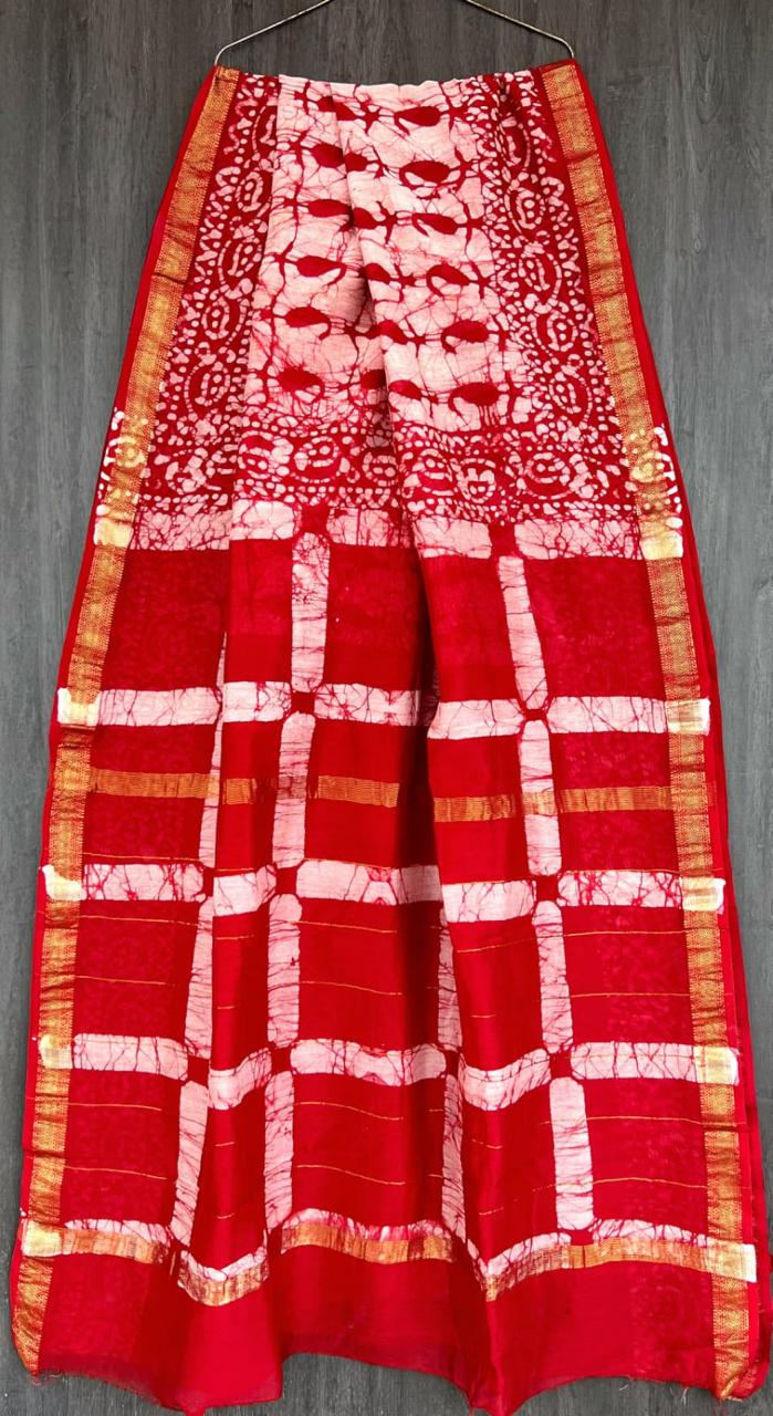 IDAA MAHESWARI SILK HAND CRAFTED - RED & WHITE BATIK-HAND BLOCK PRINTED WITH ZARI BOARDER AND CHECKED PATTERN PALLU